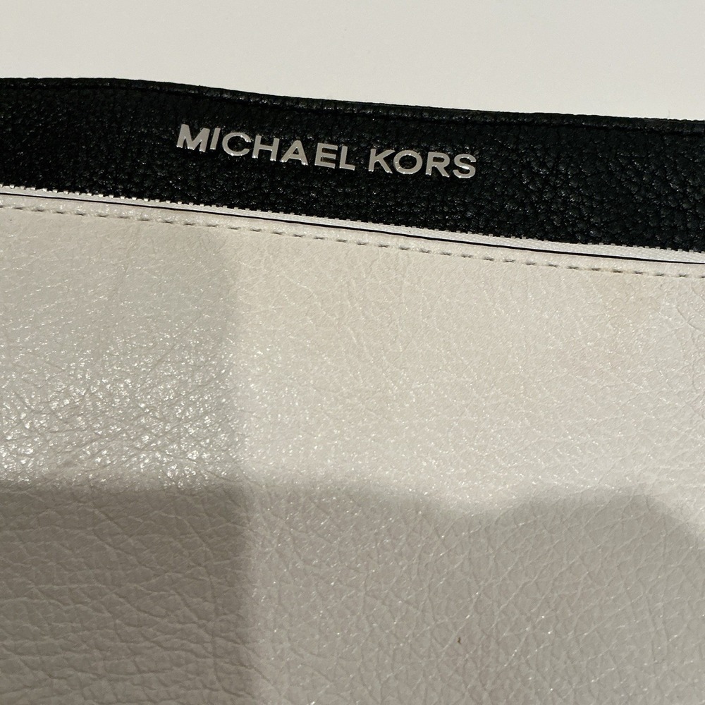 Michael Kors Double Zip Wristlet Womens OS Black White Excellent Pebbled Leather - Picture 6 of 8